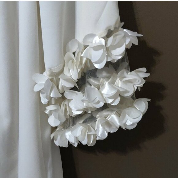 Prelude Cream Floral Statement Sleeve Top Women's size MEDIUM - Picture 4 of 7